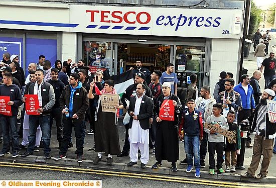 Free Palestine/Boycott Tesco protest outside Lees Road, Oldham Tesco.