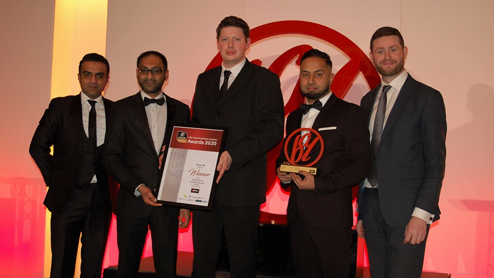 dsgnuk being presented with the Excellence in Customer Service Award by Oldham West and Royton MP, Jim McMahon.