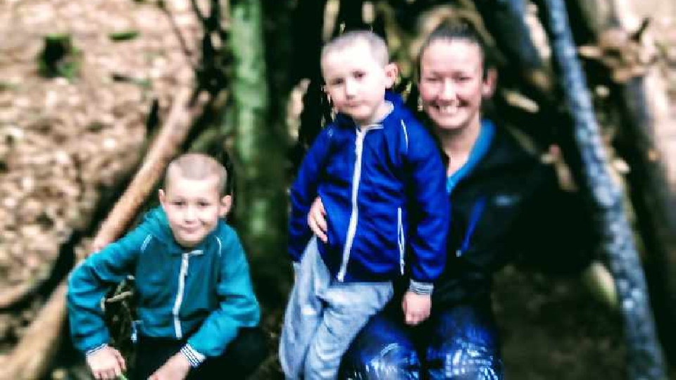 Samantha Dutton is pictured with her sons Callum and Tommy