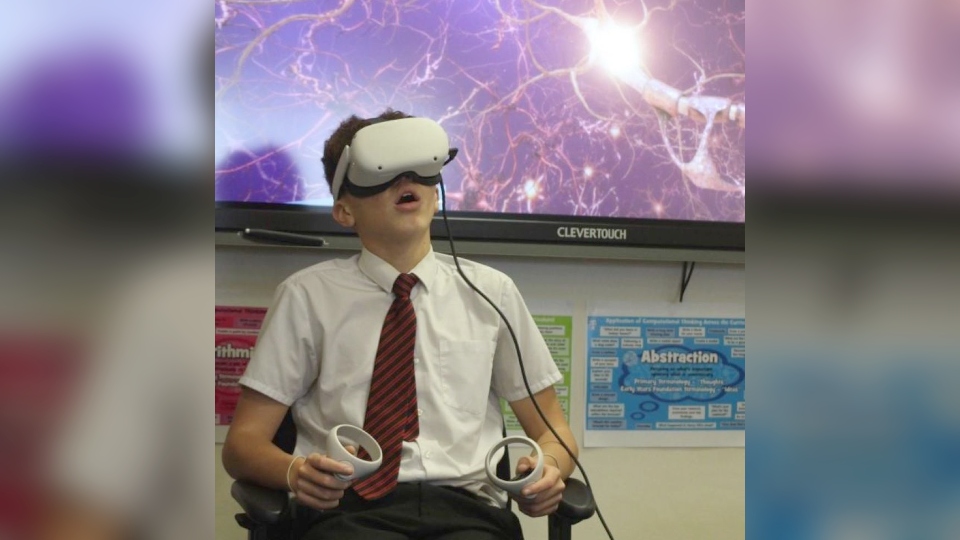 Into the virtual world - students explore virtual reality