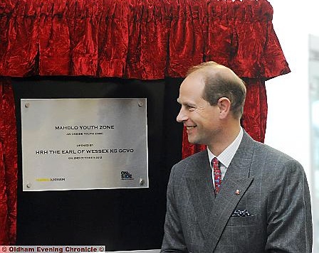 ONE declares Mahdlo officially open: the Prince unveils the plaque 
