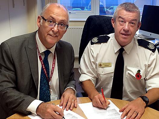 Dr Ian Wilkinson, Chief Clinical Officer for NHS Oldham CCG, and Ian Bailey sign the partnership agreement.