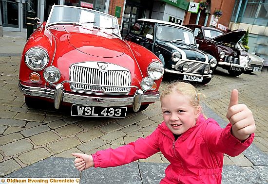 12.07.2015

Vintage car show Oldham High Street.