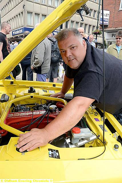 12.07.2015

Vintage car show Oldham High Street.