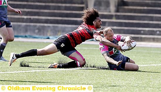 Steven Roper goes over for a try for Oldham 