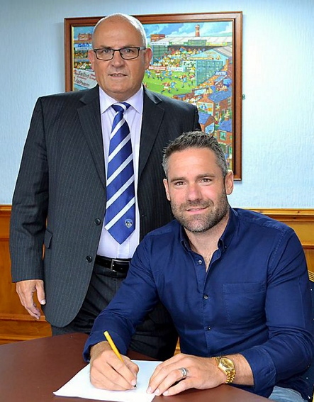 David Dunn and director Barry Owen at Dunn’s Oldham signing