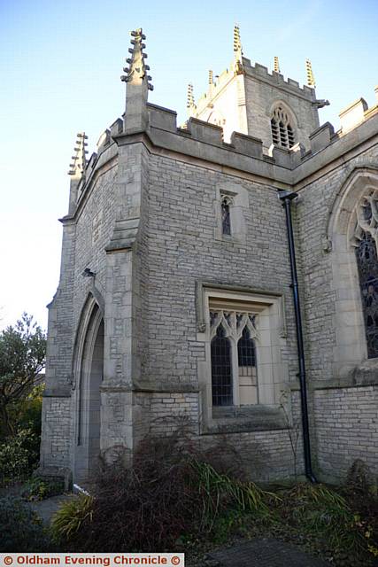 St Thomas Church Leesfield, Lees break in