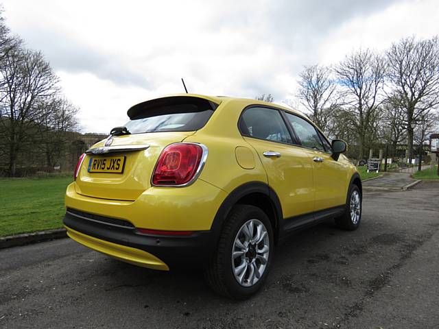 Amalfi Yellow paintwork suits the 500X well.