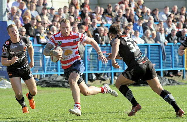 Danny Langtree (ball carrier) in Oldham's game against Bradford Bulls