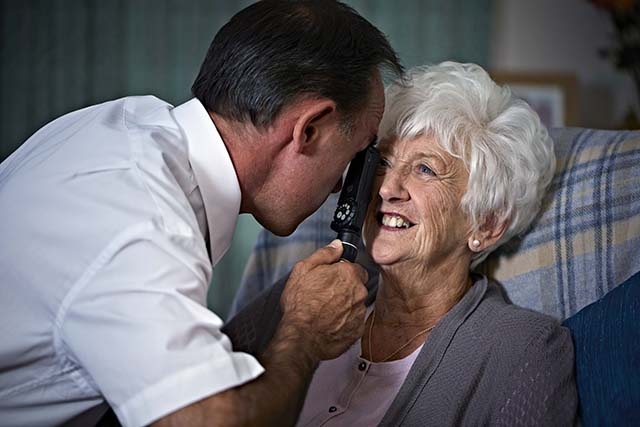 To find out more about Specsavers home visits, call 0800 652 4948