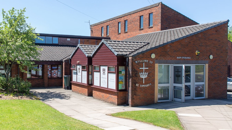 Oldham News | Main News | Lees primary school to close due to Covid ...