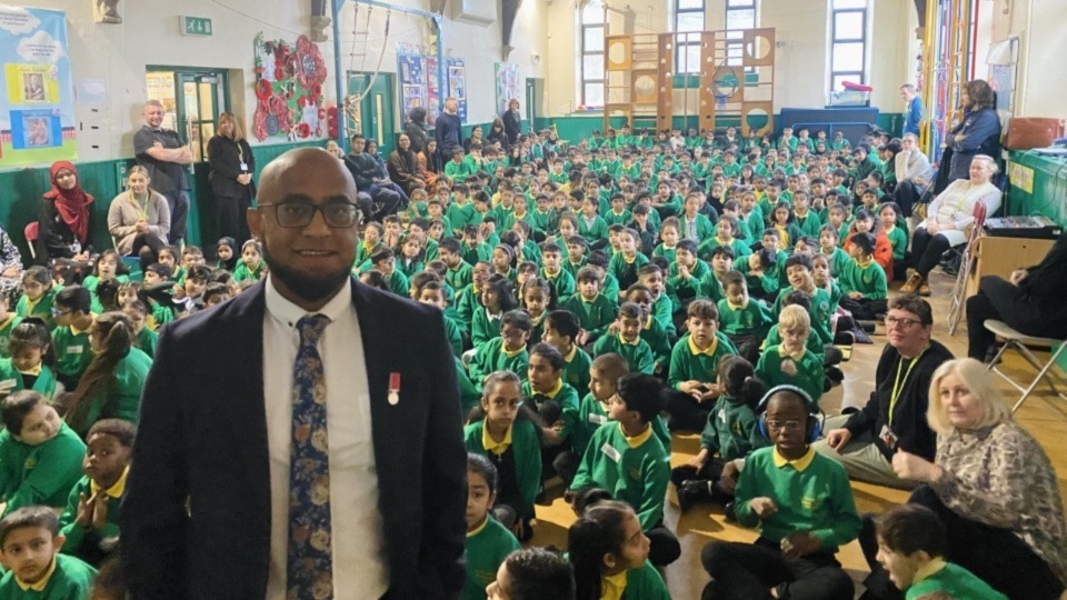 Afruz Miah, the ‘Running Man’, is pictured with children and staff at St Thomas School in Werneth