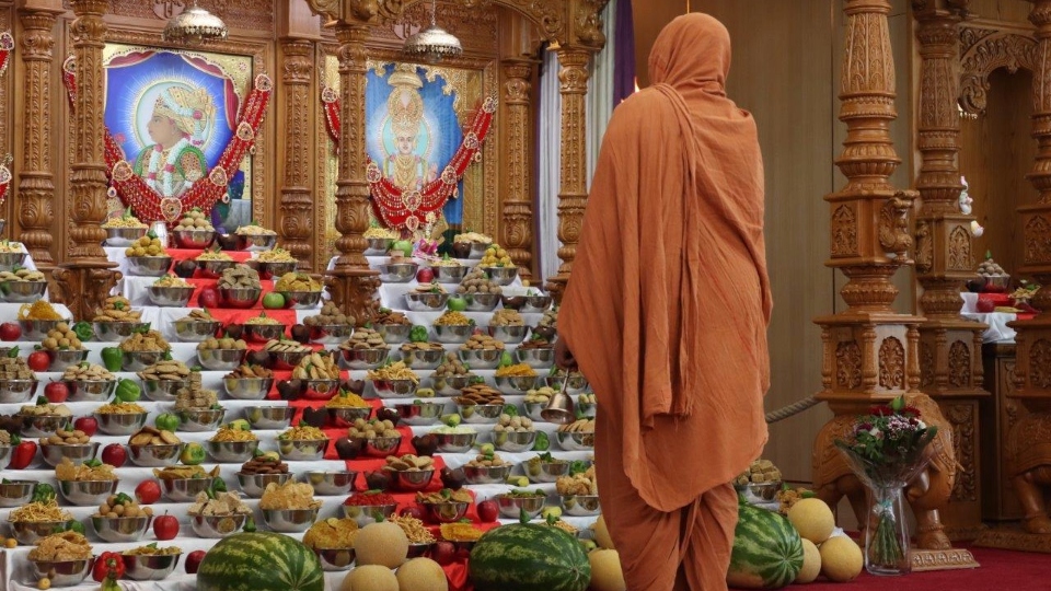 The annual ‘festival of lights‘ at Shree Swaminarayan Mandir welcomed various activities and rituals as part of the event, which is observed by millions across the globe