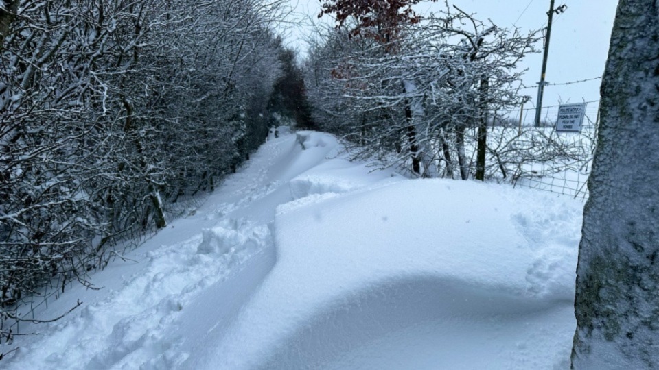 Oldham News Main News Schools closed as overnight snow hits