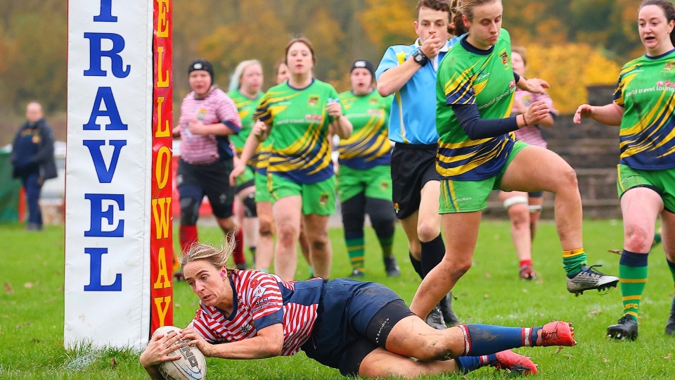 Megan Farnhill goes over for an Oldham try. Image courtesy of Tim Abram