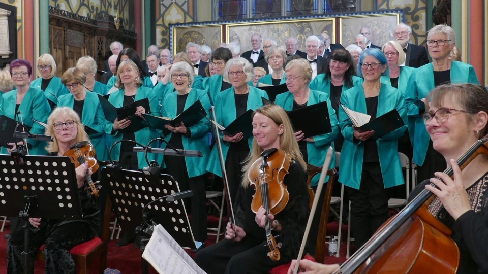 Autumn opened with three excellent soloists, soprano, tenor and bass, followed by a spirited rendition by the choir , again followed by the soloists