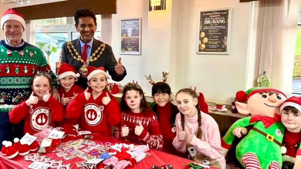 The Mayor of Oldham Cllr Zahid Chauhan made a special visit, supporting Team Hill’s efforts in making a difference in the local community, and in Uganda