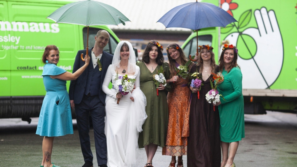 Newly-weds Nina and Stefan with their bridesmaids. Image courtesy of Zuza Grubecka